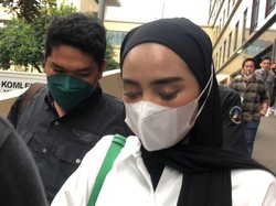 Istri Jenguk Doni Salmanan di Bareskrim: Mohon Doanya Ya