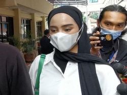 Dinan Fajrina Bawa Makanan Kesukaan Doni Salmanan: Dia Senang Banget
