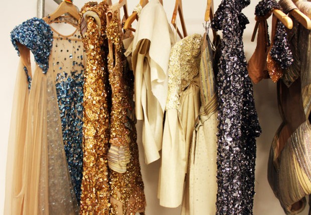 Dress Berpayet/Foto : becomegorgeous.com Jangan menekan setrika terlalu kuat ketika menyetrika gaun atau kebaya berpayet