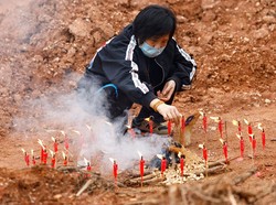 Duka Keluarga Korban China Eastern, Menanti yang Tak Kunjung Pulang