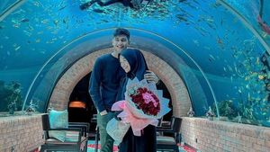 Momen Romantis Ria Ricis dan Suami Saat Makan di Resto Bawah Laut