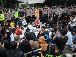 Temui Massa Aksi, Ganjar Jelaskan Rencana Penambangan di Wadas