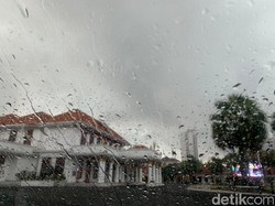 Ati-ati Rek, Hujan Disertai Angin Kencang Masih Mengancam Surabaya