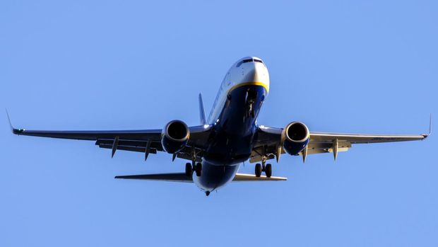 Luqa, Malta - January 16, 2022: Malta Air (Ryanair) Boeing 737-800 (REG: 9H-QEI) on long finals runway 31 in the late evening.