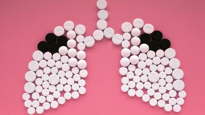 Ilustrasi Tuberkulosis Lungs made of white and black pills on pink background. World Tuberculosis Day concept