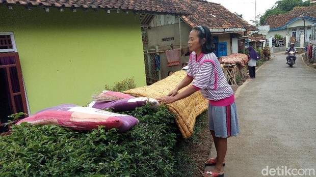 Ingat Jemur Bantal dan Selimutmu/Foto : Uje Hartono/detikHealth