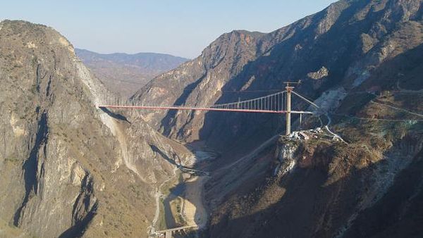 Foto: Jembatan Gantung di China yang Diklaim Akan Pecahkan Berbagai Rekor