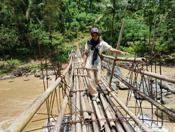 Pak Bupati, Warga Ngrayun Butuh Jembatan Untuk Akses