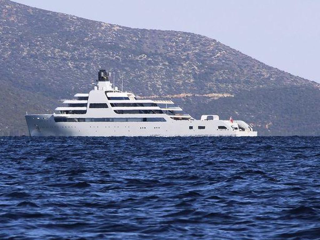 Kapal Yacht Rp 8,6 Triliun Milik Abramovich Akhirnya Berlabuh di Turki!