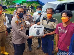 Korban Banjir di Banyuwangi Dapat Bantuan Sembako dan Dapur Umum