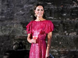 Pretty in Pink! Kate Middleton Tampil Elegan di Situs Kuno Suku Maya