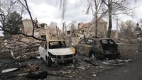 Kendaraan Taktis hingga Mobil Warga Hancur dalam Perang Rusia-Ukraina