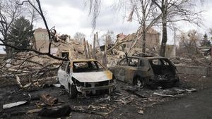 Kendaraan Taktis hingga Mobil Warga Hancur dalam Perang Rusia-Ukraina