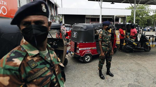 Sri Lanka Krisis BBM, Tentara Jaga SPBU