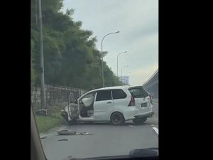 Mobil Kecelakaan di Exit Tol Cikarang Barat, Airbag Sampai Mengembang Mobil Kecelakaan di Exit Tol Cikarang Barat, Airbag Sampai Mengembang