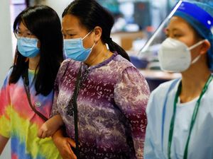 Pesawat Boeing Jatuh di China, Keluarga Korban Berdatangan ke Bandara