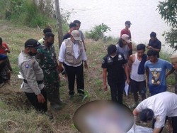Mayat Misterius Mengapung di Tumpukan Sampah Sungai Comal Pemalang