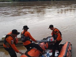 Nekat Menyeberang Sungai Saat Arus Deras, Tukang Kayu di Konut Hilang