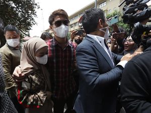 Rizky Billar Kembalikan Rp 10 Juta dari Doni Salmanan ke Polisi Rizky Billar Kembalikan Rp 10 Juta dari Doni Salmanan ke Polisi