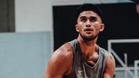 8 Gaya Sabda Ahessa, Putra Mendiang Sys NS yang Mesra dengan Wulan Guritno