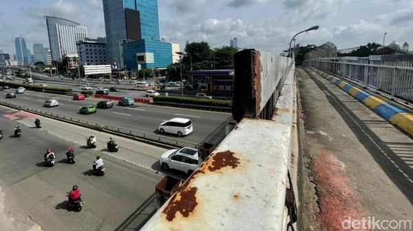 Sedih, JPO di Gatot Subroto Berkarat dan Tidak Terawat