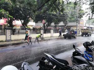 Gibran Akui Banyak Jalan Rusak di Solo: Sedih... Gibran Akui Banyak Jalan Rusak di Solo: Sedih...