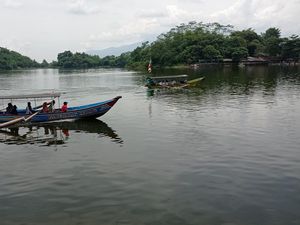 Mitos Si Layung, Ikan Raksasa Takuti Pemancing Sompral di Situ Gede Mitos Si Layung, Ikan Raksasa Takuti Pemancing Sompral di Situ Gede
