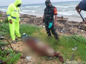Mayat Tak Dikenal Ditemukan Warga di Pesisir Pulau Sapudi Mayat Tak Dikenal Ditemukan Warga di Pesisir Pulau Sapudi