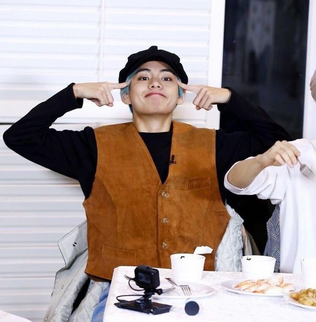 vest atau rompi juga termasuk fashion item untuk musim transisi dari winter ke semi lhoo