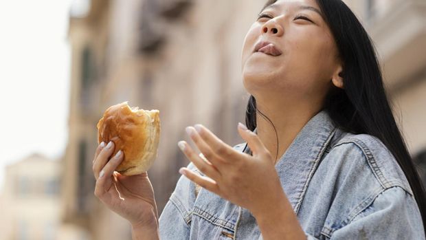 Zodiak yang kalap makan pas bukber/ foto: Freepik.com/ freepik