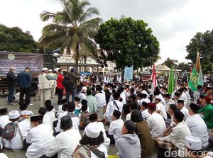 Ribuan Santri-Kiai Tasik Desak Polisi Tangkap Saifuddin Ibrahim!