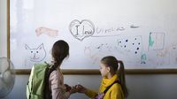 Relawan Buka Sekolah untuk Anak-anak Pengungsi Ukraina