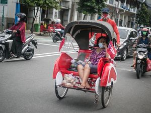 Asyik, Puluhan Becak di Pasar Gede Solo Makin Berwarna Asyik, Puluhan Becak di Pasar Gede Solo Makin Berwarna