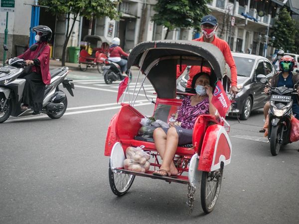 Asyik, Puluhan Becak di Pasar Gede Solo Makin Berwarna