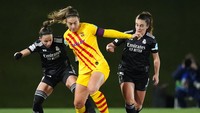 Torehan Barcelona Putra kemudian diikuti Barcelona Femenino. Alexia Putellas dan kawan-kawan menghancurkan Real Madrid dalam El Clasico yang tersaji di perempat final Liga Champions Wanita 2021/2022.