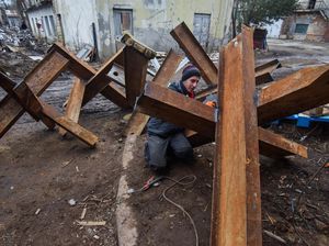 Beragam Cara Warga Ukraina Hadapi Invasi Rusia