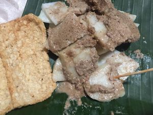 Mengenal Cabuk Rambak Khas Solo yang Berbalut Sambal Wijen dan Resepnya Mengenal Cabuk Rambak Khas Solo yang Berbalut Sambal Wijen dan Resepnya