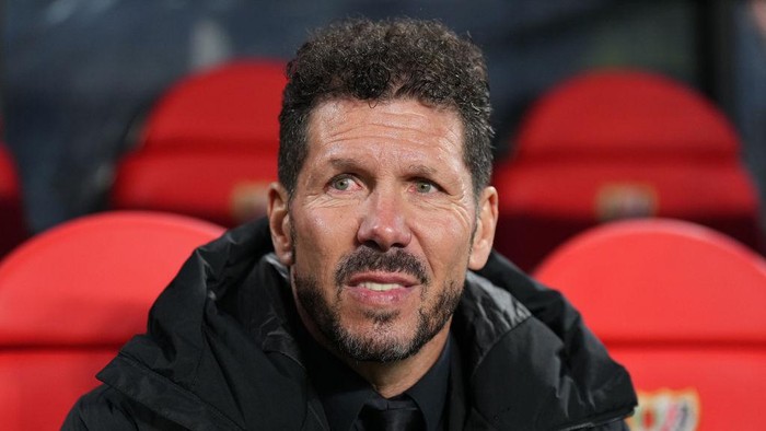MADRID, SPAIN - MARCH 19: Diego Simeone, Head Coach of Atletico Madrid looks on prior to the LaLiga Santander match between Rayo Vallecano and Club Atletico de Madrid at Campo de Futbol de Vallecas on March 19, 2022 in Madrid, Spain. (Photo by Angel Martinez/Getty Images)