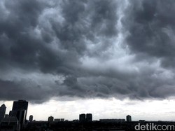 Mengapa Awan Terlihat Gelap Saat Mendung? Siswa, Ini Penjelasannya