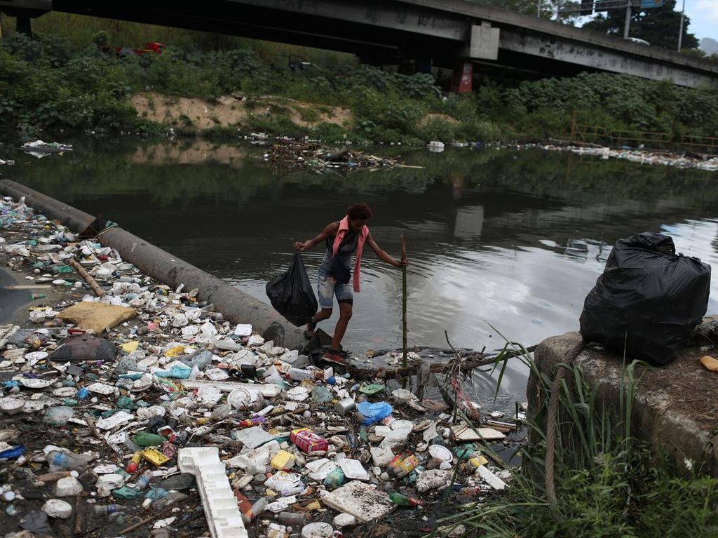 Hari Air Sedunia, Sungai di Brasil Ini Dipenuhi Sampah