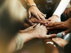 Mengenal Batobo, Tradisi Gotong Royong sambil Berpantun dari Riau