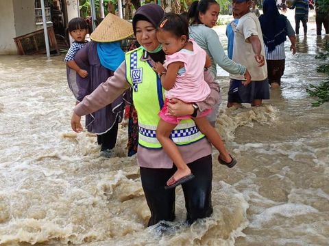 Kanit Binmas Polsek Muaragembong, Aipda Rohimah.