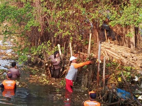 Kanit Binmas Polsek Muaragembong, Aipda Rohimah.