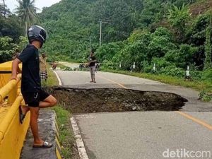 Jalan Trans Sulawesi di Kolaka Utara Amblas, Akses ke Sulsel Terputus