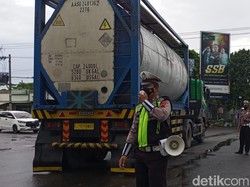 Jalur Pantura Macet Parah, Kendaraan dari Rembang Diarahkan ke Landoh-Sumber