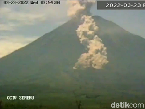 4 Fakta Semeru Luncurkan Awan Panas 4 Km Diawali Lelehan Lahar 4 Fakta Semeru Luncurkan Awan Panas 4 Km Diawali Lelehan Lahar