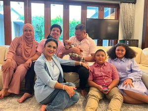 Adem! 10 Momen Kebersamaan Raul Lemos Gendong Anak Atta-Aurel Adem! 10 Momen Kebersamaan Raul Lemos Gendong Anak Atta-Aurel