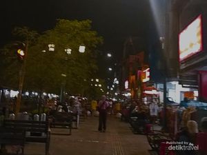 Syahdunya Malioboro pada Malam Hari Syahdunya Malioboro pada Malam Hari