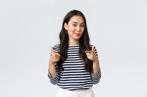 Berhenti membandingkan diri dengan orang lain dapat membuat aura positif lebih terpancar berkat percaya diri.