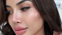 7 Foto Wajah Baru Millen Cyrus yang Suntik Filler Supaya Mirip Angelia Jolie